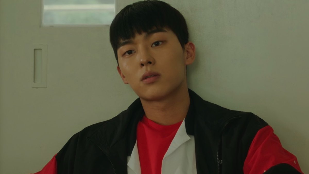 ohruse's tweet photo. 맨끝줄소년끼리인사나누시길.. https://t.co/sluudLC0wh