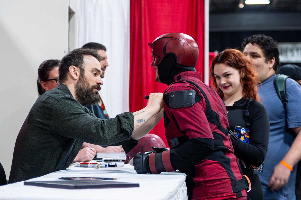 darlin77230527's tweet photo. Cool photo Autograph at the Motor City Comic Con 🖋 https://t.co/8ONitbbhqi