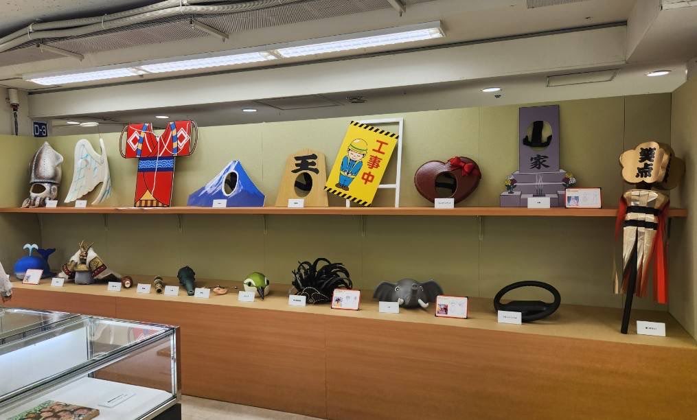 mami1332's tweet photo. ヤスです！ #笑点展 では座布団の写真が上手く撮れなかったので💦年表やかぶりもの��😅御一緒パネルの写真は皆さん本当に居るみたいですね📸😊さてランチは #京王 から #小田急 に🚶 #新宿西口ハルク にある「 #サンマルク ｣へ🍴続く😋

#ミンキーヤス #TOKAIRADIO #レインボータウンFM https://t.co/sf60l8U8oZ