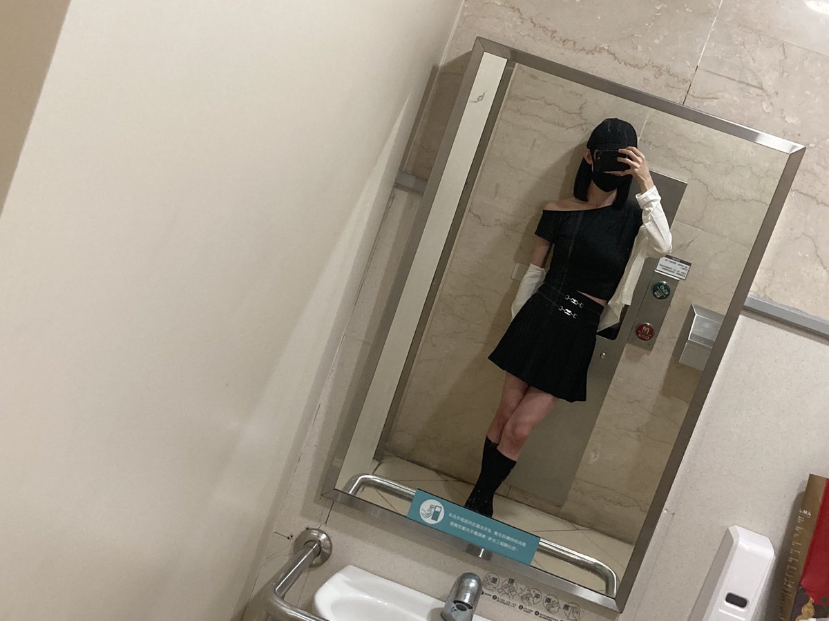 LyviaJi's tweet photo. これは私たちだけの內緒だよ🤫
#lyviaji #伊爾莎韓 #女裝男子 https://t.co/TSddDCqvMy