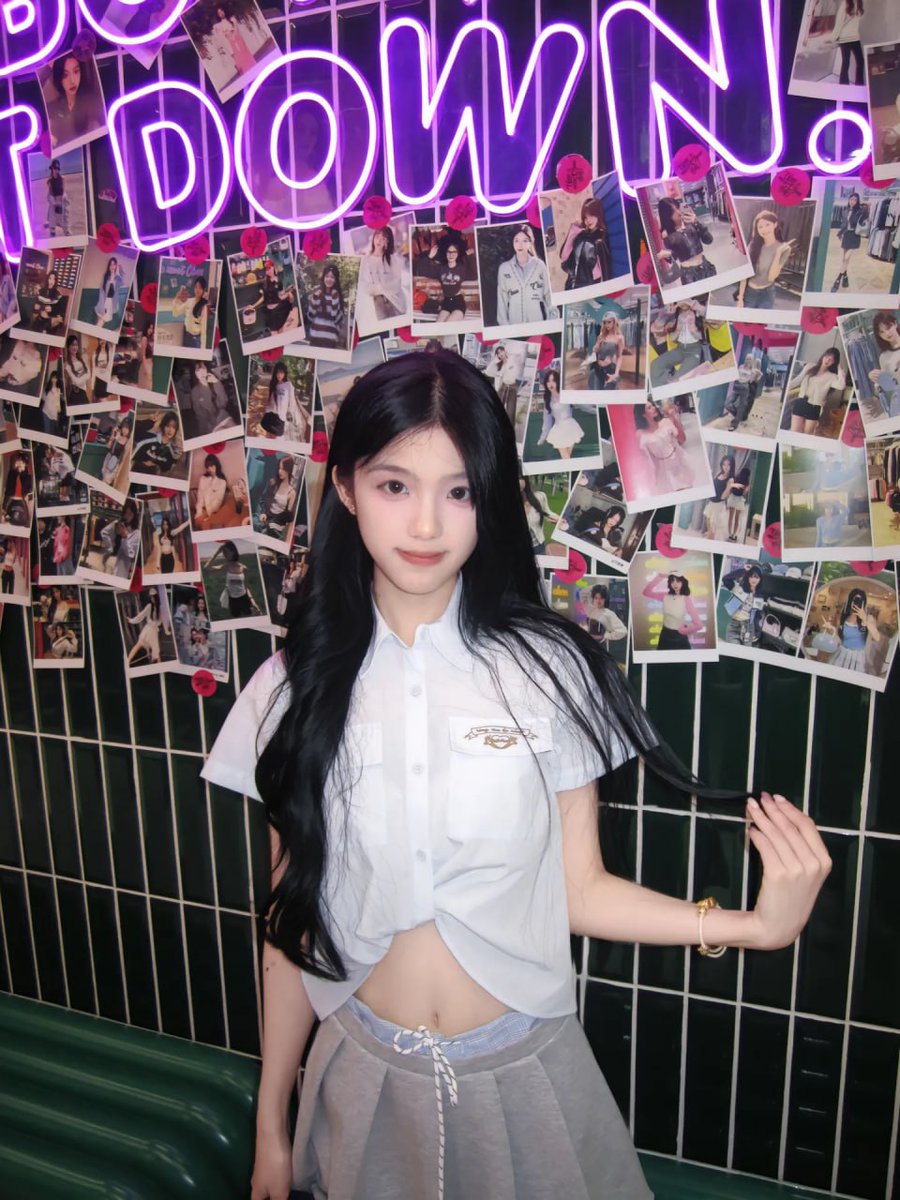 slutmachinex's tweet photo. 看似乖巧的18岁少女，其实是全校闻名的社团精厕。平时一有空就找空教室直播抠逼，勾引学校里任何雄性来把她操晕过去。社团开放日那天更是被安排在后台，让每个想进社团的人轮流操，最后彻底变成了一条只会淫叫的丧志母猪，连屁眼都被操到合不上了。#意淫 #反差 #配文 #羞辱 https://t.co/9CNnvOeG7q