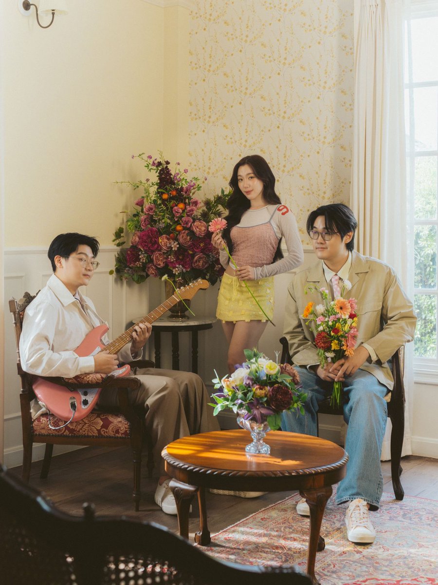 allpop_th's tweet photo. #COMEBACK 🌸 ‘fellow fellow’ คัมแบค “Bloom” เพลงรักความหมายดี พร้อมคว้าตัว ‘อ๊ะอาย 4EVE’ มาร่วม Feat. แถม MV ยังได้ ‘มาร์ค ภาคิน’ มาเป็นพระเอกอีกด้วย✨

🔗: https://t.co/2etzOnvH3B

#ALLPOP_THAILAND #Bloom #fellowfellow #Aheye4EVE #mmarkpkk #KicksRecords #TPOP https://t.co/bkaXAE2Adw