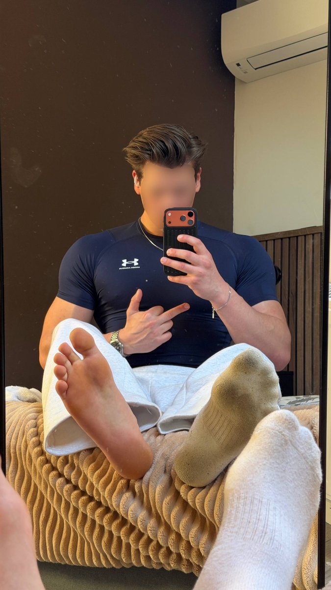 Noahfittt3's tweet photo. The soles that broke a thousand wallets

#geldslaaf #geldmeester #findomnl #tikkieslaaf https://t.co/iSPMh5DkoP