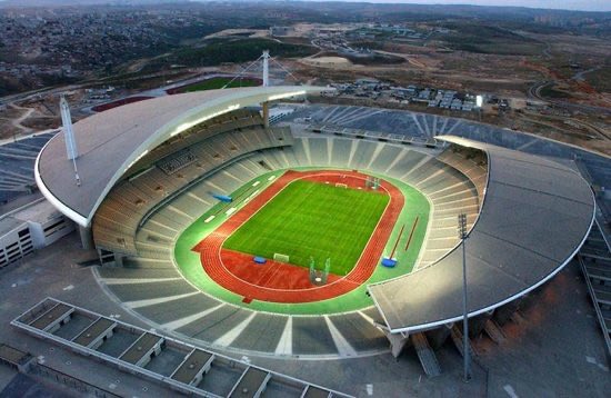 KanyeNoticiasES's tweet photo. EL SHOW DE YE EN TURQUÍA PODRÍA CONVERTIRSE EN EL EVENTO CON ENTRADAS MÁS GRANDE HECHO EN UN ESTADIO DE LA HISTORIA ‼️

Esto es debido a que Ye se estaría presentando este sábado a más de 120,000 PERSONAS 🐐 https://t.co/cCiNgliadq