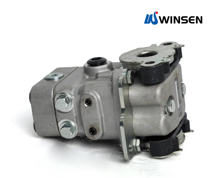Yoyochen323891's tweet photo. 🚜 Foot pedal valve assembly for Komatsu PC200-7/8 &amp; PC300/400-7 excavators. Built for stable hydraulic control and smoother machine response on demanding jobsites ⚙️
📧 jt002@cnjt-auto.com🌐 https://t.co/Q3LIyQEapn
#yingtanweisheng #footpedalvalve #komatsuparts #excavatorparts https://t.co/aRxb2mwQwh