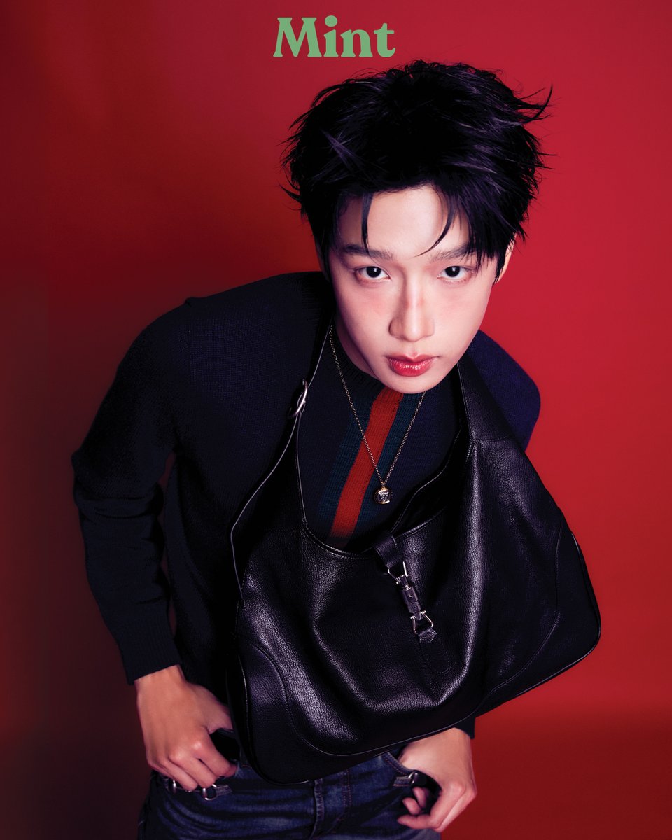 mintmag_th's tweet photo. เท่อยู่ เท่ต่อ เท่ตลอดไป! หนุ่ม ‘เน็กซ์’ BUS อวดความหล่อลุคฮอตรับหน้าร้อนจาก #Gucci พร้อมคอมพลีทไปกับกระเป๋าใบไอคอนิก Jackie 1961 ถ่ายแฟชั่นเซ็ตใน Siam Paragon World Fashion Trend SS26 curated by Mint Magazine เรียกว่าเจอมุมหล่อนี้เข้าไป ทำเอาแฟนๆ หลงไปอีกแน่นอน💚

🛒 เป็นเจ้าของ #MintVol34 ได้แล้ววันนี้ทาง >> https://t.co/T91b2dgha8

📸 More Photos https://t.co/CcSoB4gD5Q

#SiamParagonxMintxPROXIExBUS
#NEXnattakit #BUSbecauseofyouishine
#SiamParagon
#MintFashion
#MintMagTH