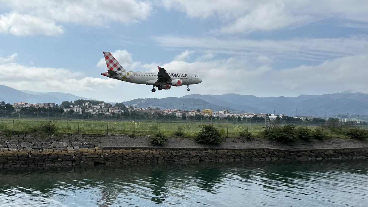 DonostiAir's tweet photo. Egun On! Buenos días!!
VIERNES
2️⃣9️⃣de Mayo de 2026
••••
#MADRID
op @Iberia 🛫 2 🛬 2
#BARCELONA
op @vueling 🛫 2 🛬 2
#LONDON_CITY
op @British_Airways 🛫 1 🛬 1
#TENERIFE_NORTE
op @BinterCanarias 🛫 1 🛬 1
#MAHON
op @volotea 🛫 1 🛬 1
•••• https://t.co/SxVq4iR7xW