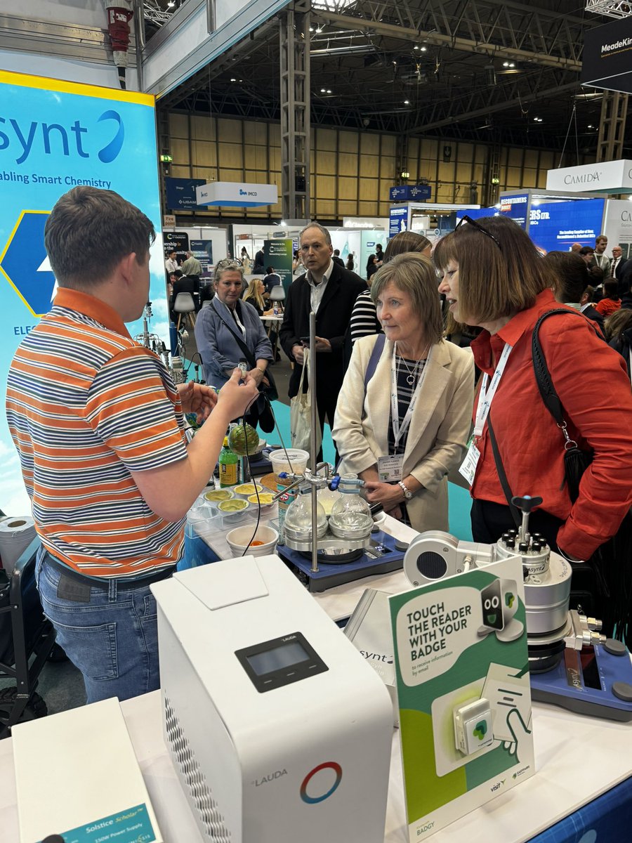Asynt's tweet photo. What happens when you invite a @joshpsmalley, a Bake Off finalist, and a round bottom flask onto the Asynt stand @ExpoChemuk42481? 👨‍🔬🍮🧪

You end up making custard in laboratory glassware, obviously. 🙄 

https://t.co/Zue64rlAiG

#STEM #ScienceOutreach  #FoodScience https://t.co/hUP7tu2o3E