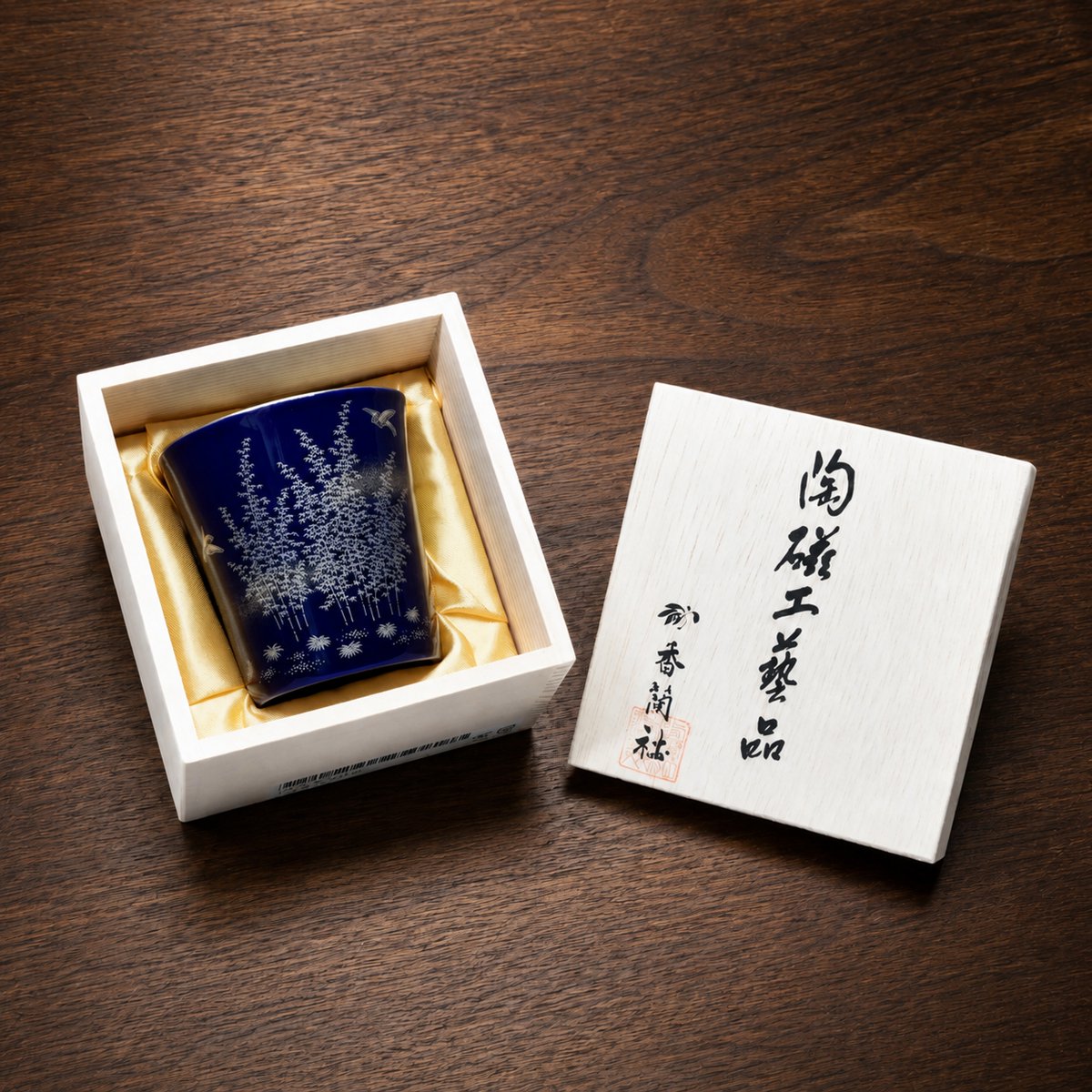 koransha_Co_Ltd's tweet photo. 【感謝を込めて♪父の日特集】
https://t.co/TsBQH45xio

6月21日㈰は、父の日です
日ごろの感謝の気持ちを香蘭社の器が『ありがとう』を伝えます

#父の日 #感謝 #ありがとう https://t.co/LaR1YTTp32