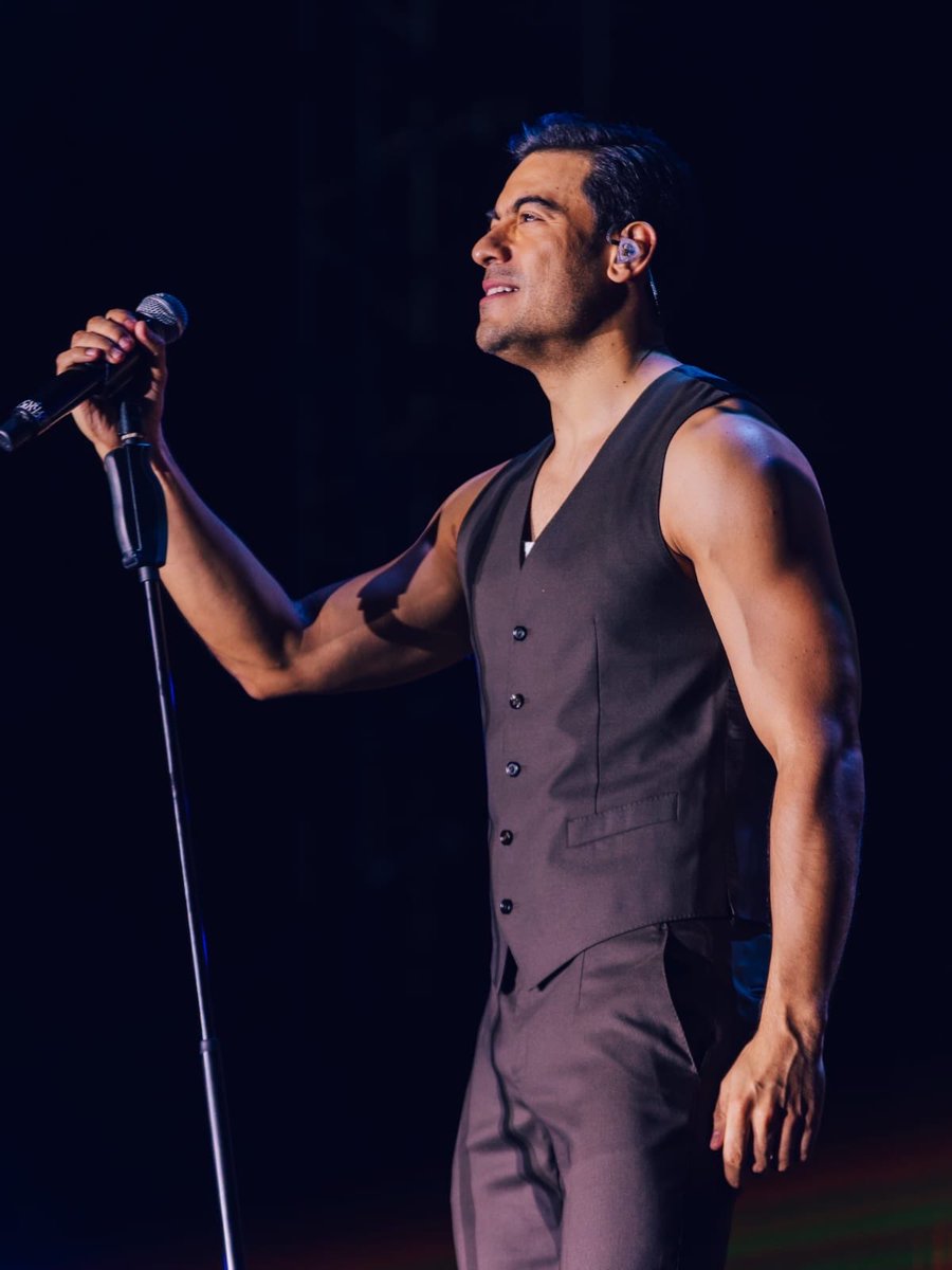 solotu_cr's tweet photo. 💙🇨🇷 ¡Carlos Rivera: Una leyenda que nos sigue enamorando! 😍@ClubSoloTu @_CarlosRivera @sonymusicca @WestWoodEntt @mikenoriega @riveristashq https://t.co/g4RBGuLM8H
