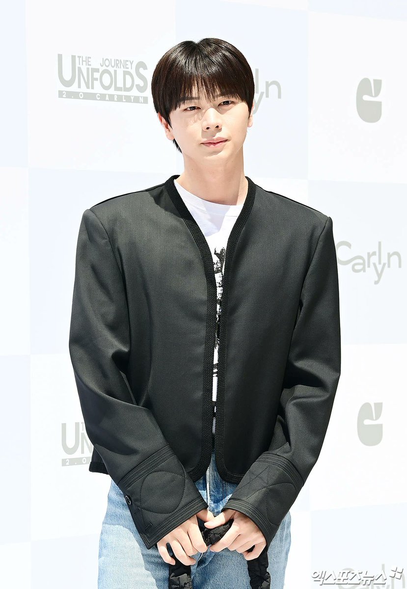 BTOBSupports's tweet photo. [PRESS] 260529 #BTOB #YOOKSUNGJAE at CARLYN Photocall Event

https://t.co/GS1s3hZiwP
https://t.co/OgqBfHj9iR
https://t.co/6QPBoe9mUa
https://t.co/GCoZYkmuAi

#비투비 #육성재
@OFFICIALBTOB @YookSJ_official @BTOB_6SJ https://t.co/QlZ6Hyf21y
