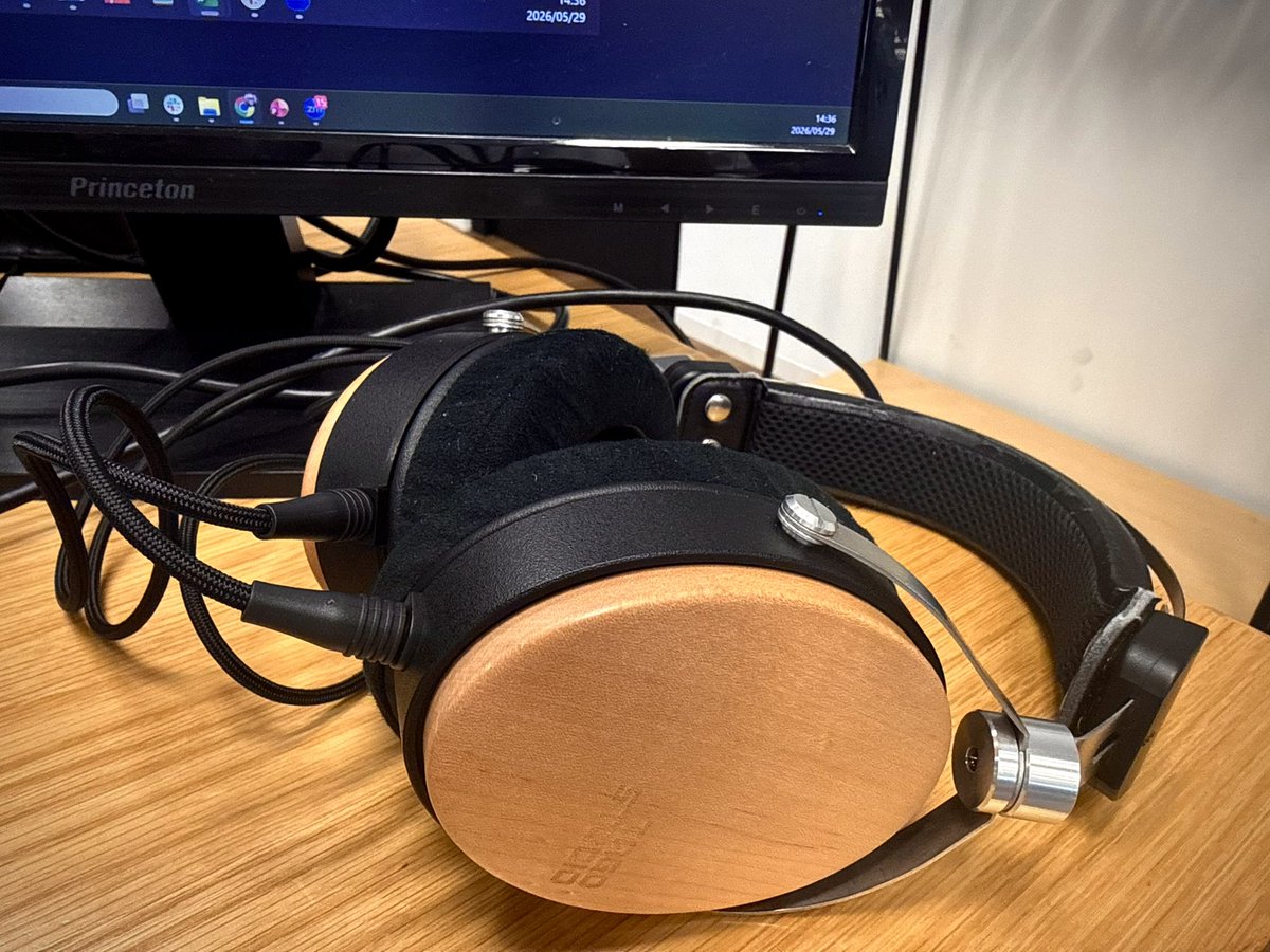 monmon_audio's tweet photo. いろいろなヘッドホンを使ってるけど、T3-01はいまだに個人的な外使いヘッドホントップ3に君臨。 https://t.co/UmV4jUUavo