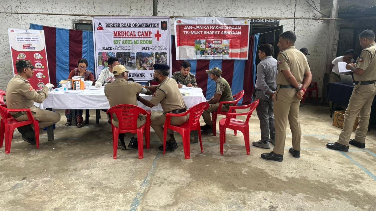 AP_Diaries's tweet photo. 𝗛𝗘𝗔𝗟𝗧𝗛 𝗔𝗡𝗗 𝗛𝗔𝗕𝗜𝗧𝗦
As part of Project Arunank, the Border Roads Organisation (BRO) conducted a medical camp &amp; awareness programme at Koloriang for personnel and CPLs—ensuring wellbeing on the frontlines.
#BRO #ProjectArunank #HealthFirst #Koloriang https://t.co/1LBin6VRfX