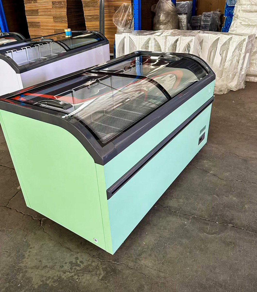 CUC_GROUP's tweet photo. #commercialrefrigeration #refrigeracioncomercial #refrigeração   #uprightcooler #commercialrefrigerator  #islandfreezer #chestfreezer #deepfreezer #uprightfreezer #commercialkitchen #backbarfreezer #backbarcooler #displayfreezer #gelatoshowcase #displayrefrigerator https://t.co/Rh3o1x2UGy