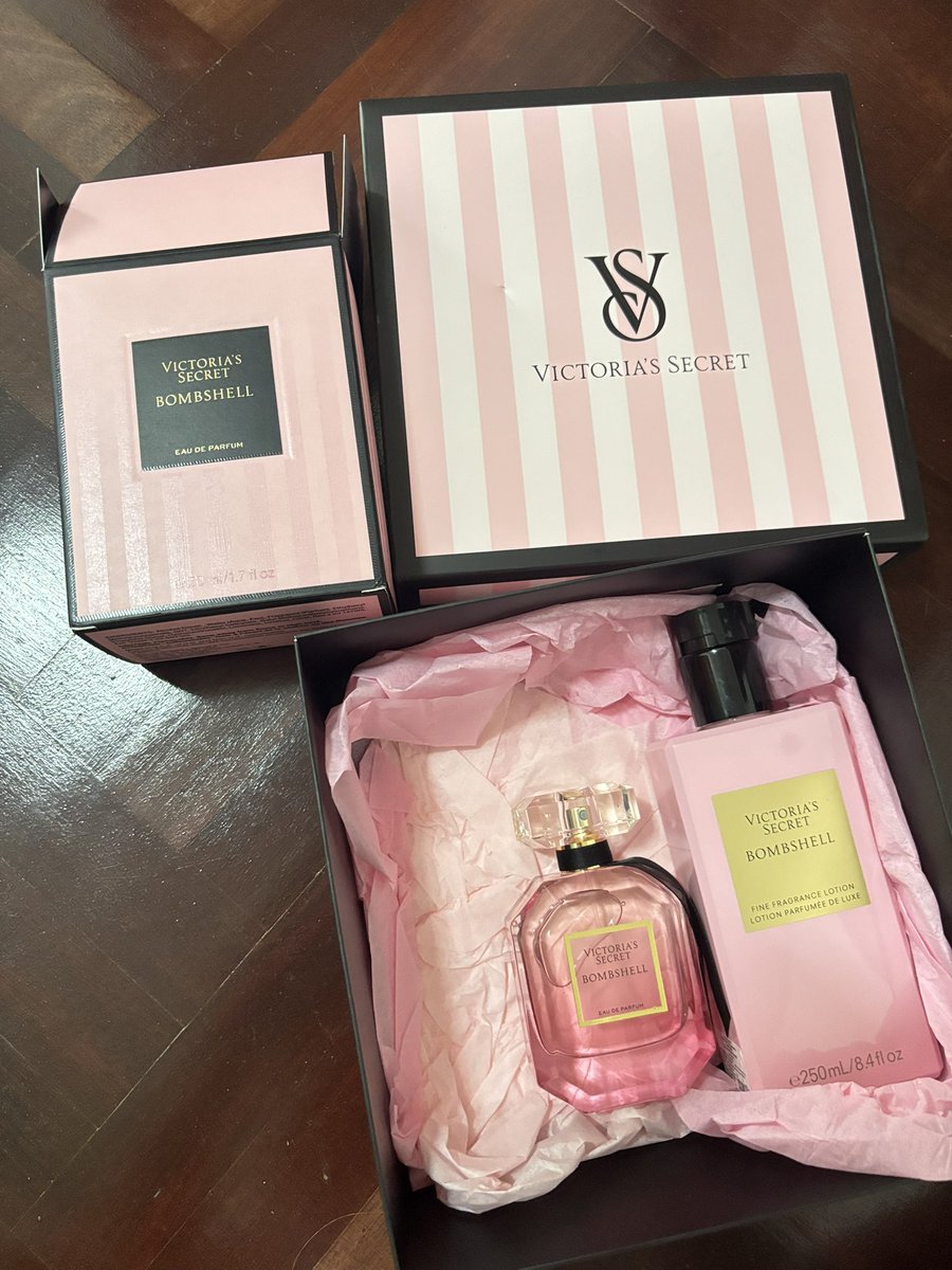 blmtuyk's tweet photo. ส่งต่อน้ำหอม+โลชั่น Victoria’s Secret Bombshell

สภาพ100% ยังไม่เคยใช้ค่ะ

Dm for more details
#ส่งต่อVictoriaSecrets #ส่งต่อน้ำหอม #ส่งต่อสกินเเคร์ #ส่งต่อสกินแคร์มือสอง #ส่งต่อน้ำหอมvictoriasecrets #ส่งต่อคสอ https://t.co/fWclDOpoA6