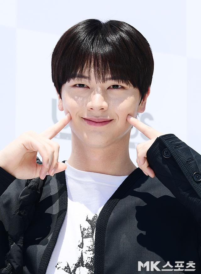 BTOBSupports's tweet photo. [PRESS] 260529 #BTOB #YOOKSUNGJAE at CARLYN Photocall Event

https://t.co/XAI63UcJ2l
https://t.co/mGzV5PlKqL
https://t.co/hnsaG0Hl87
https://t.co/FliUwFp4TL

#비투비 #육성재
@OFFICIALBTOB @YookSJ_official @BTOB_6SJ https://t.co/pLot0bNSlG