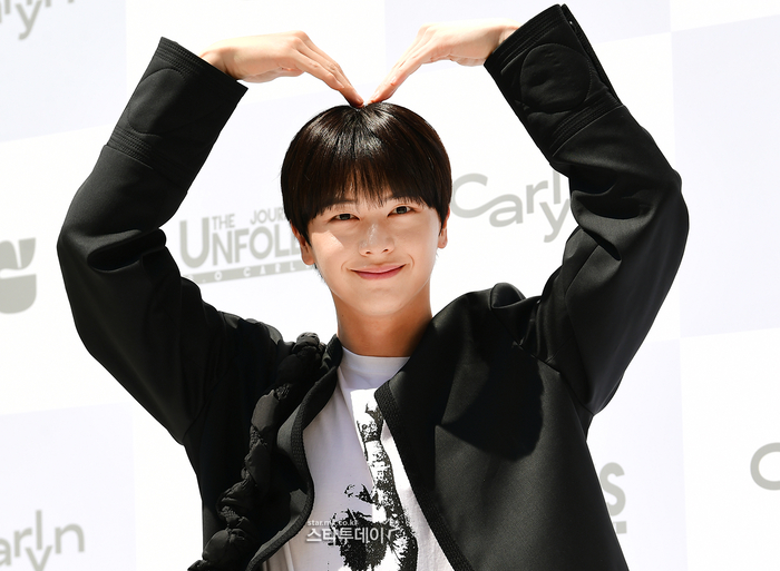 BTOBSupports's tweet photo. [PRESS] 260529 #BTOB #YOOKSUNGJAE at CARLYN Photocall Event

https://t.co/XAI63UcJ2l
https://t.co/mGzV5PlKqL
https://t.co/hnsaG0Hl87
https://t.co/FliUwFp4TL

#비투비 #육성재
@OFFICIALBTOB @YookSJ_official @BTOB_6SJ https://t.co/pLot0bNSlG