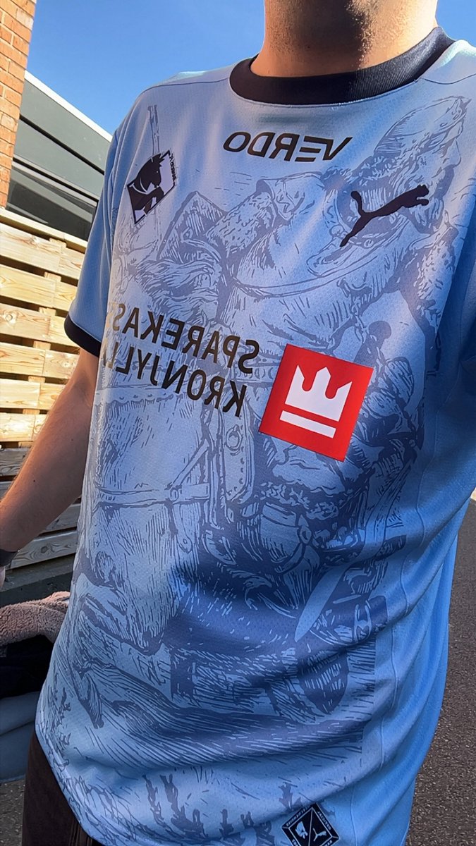 Mkuduz's tweet photo. Idag reppar jag Randers FC och bästa Benna Örn. Ina reppar sig själv. #Fotbollströjefredag https://t.co/rjVyqdv3yd