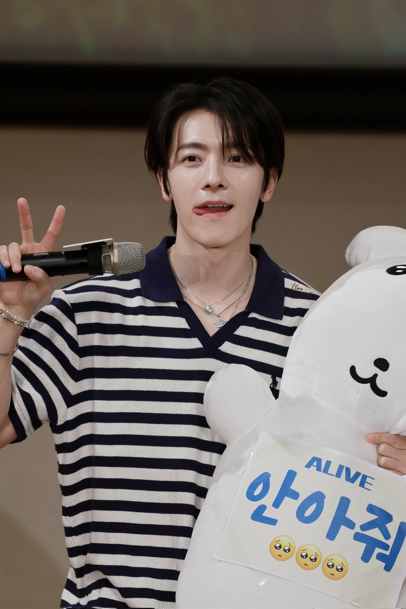 yyan_ELF's tweet photo. 20260528 DongHae [ALIVE] Fansign in Taipei

 ✌🏻👦🏻 @donghae861015 

#동해 #DONGHAE 
#슈퍼주니어DnE #SuperJuniorDnE 
#ALIVE https://t.co/USUsVDaL8E