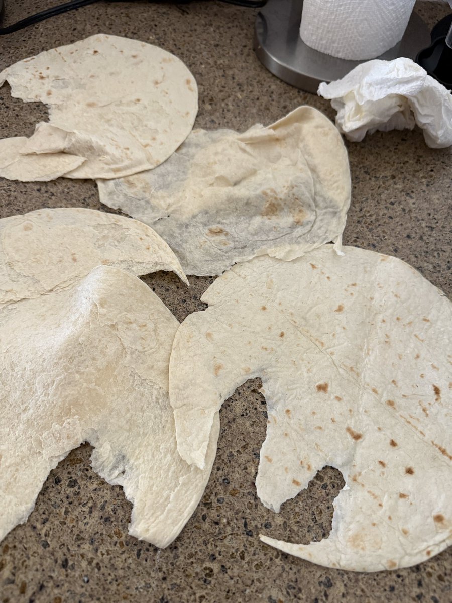 matuna's tweet photo. @MissionFoodsUS what’s the deal with your carb balance tortillas? I bought this pack at Costco within the last week and this is how they separate from themselves. I tried slow, fast and everything in between. More than half are un-usable. This is unacceptable. https://t.co/9vc2BuVnmj