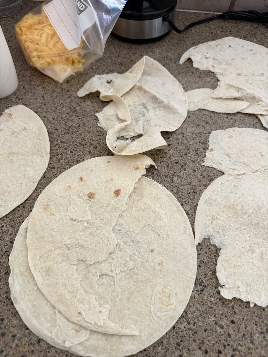 matuna's tweet photo. @MissionFoodsUS what’s the deal with your carb balance tortillas? I bought this pack at Costco within the last week and this is how they separate from themselves. I tried slow, fast and everything in between. More than half are un-usable. This is unacceptable. https://t.co/9vc2BuVnmj