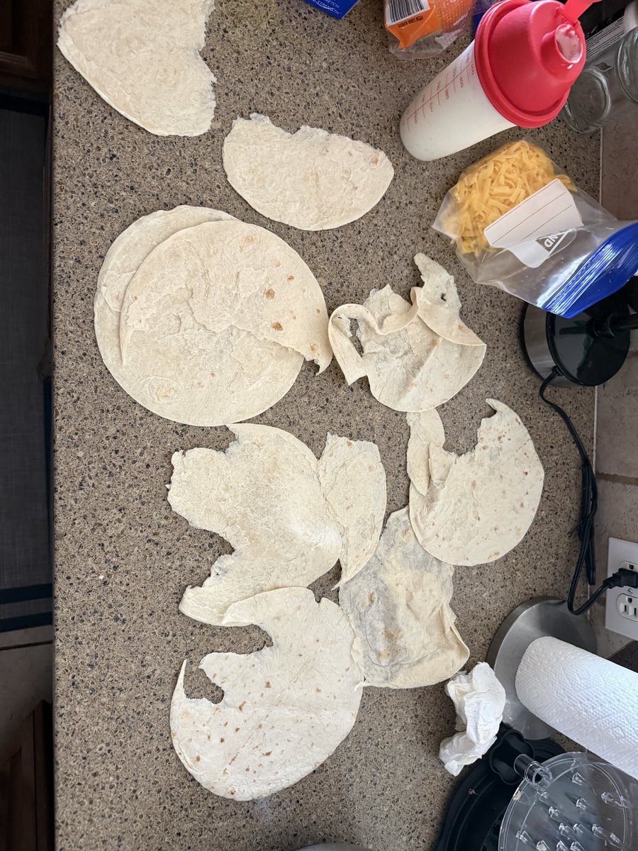 matuna's tweet photo. @MissionFoodsUS what’s the deal with your carb balance tortillas? I bought this pack at Costco within the last week and this is how they separate from themselves. I tried slow, fast and everything in between. More than half are un-usable. This is unacceptable. https://t.co/9vc2BuVnmj