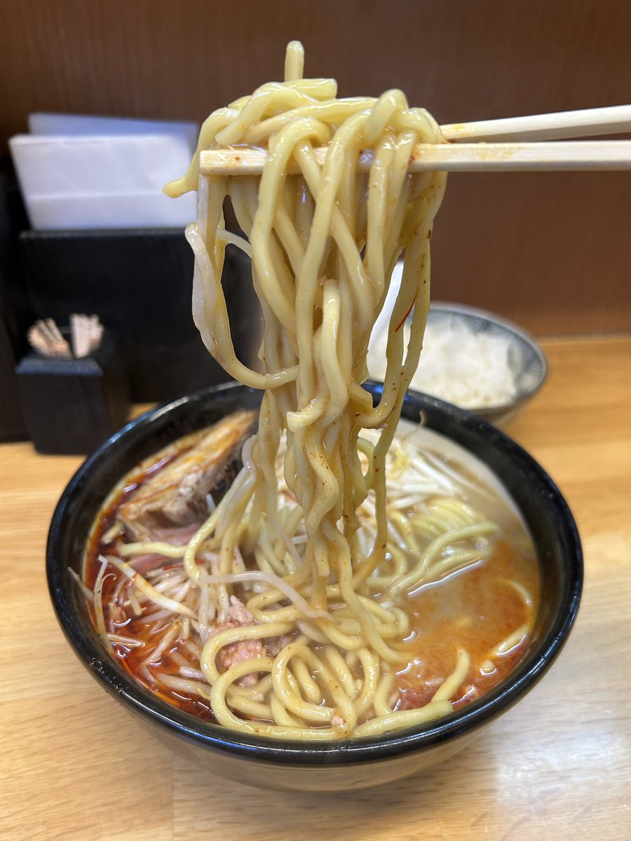 SHIBAMETAL01's tweet photo. 味噌っ子 ふっく ＠荻窪
久しぶりデス♪辛味噌ラーメン😋
濃厚かつクリーミーなスープの中から少しだけ太くて長めのむっちり麺を無作為に持ち上げ 一気に口へぶち込むことで 膨れ上がった腹ペコの私の欲望を宥めていきます😆✨ https://t.co/DIWKym9A3I