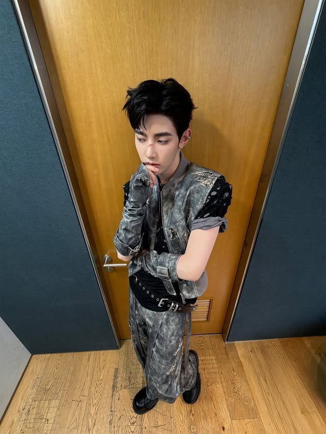 📸] 260529 | AND2BLE Instagram Update (1/2) “S#1 260528 M