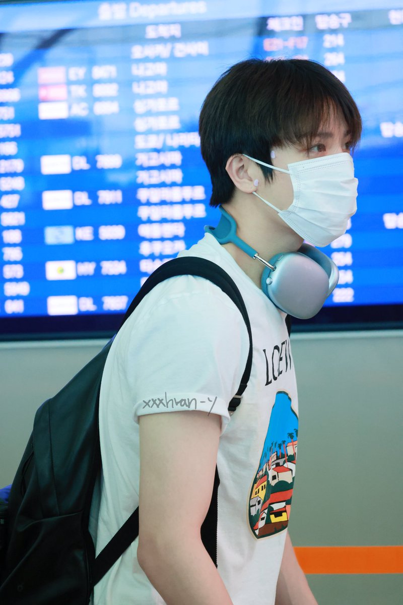 xxxhwan_y's tweet photo. 260529 ICN

#SOJUNGHWAN #소정환 #ジョンファ https://t.co/nddowy1hCn