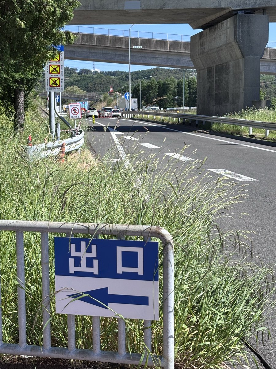 buuuuuuuuuun_'s tweet photo. 渋滞がみどり湖PAまで伸びている😭
オワタ＼(^o^)／ https://t.co/Rz40vH8kSf