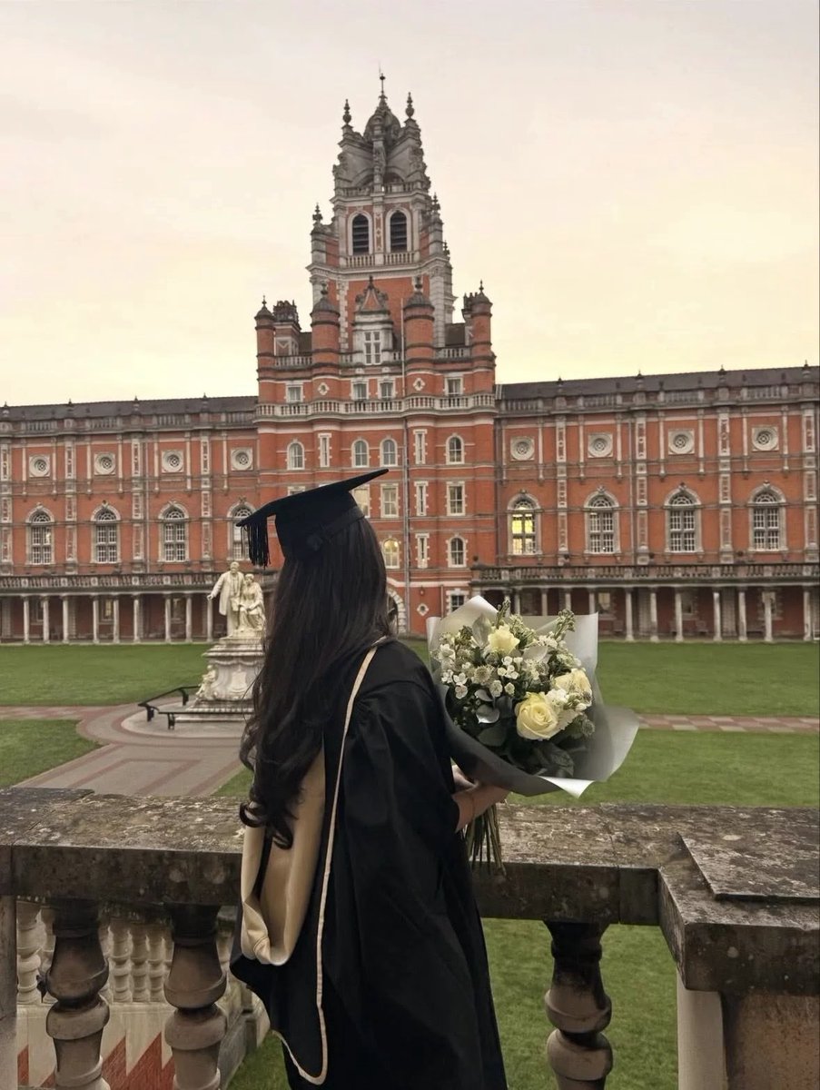 etherealdior's tweet photo. graduation season 💐 https://t.co/bUdsgAPxcj