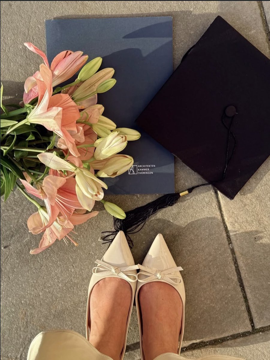 etherealdior's tweet photo. graduation season 💐 https://t.co/bUdsgAPxcj