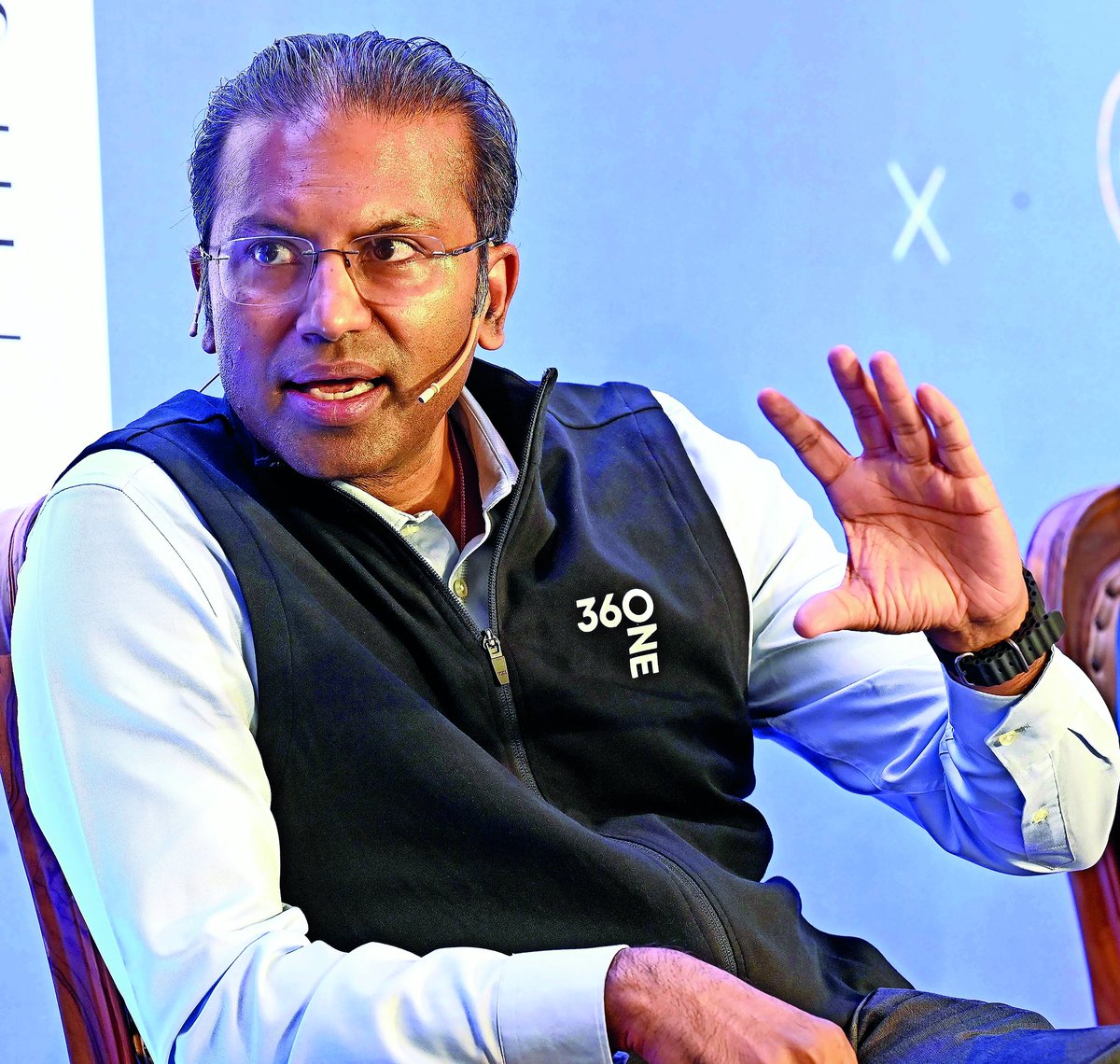 The Economic Times Front Row tweet media