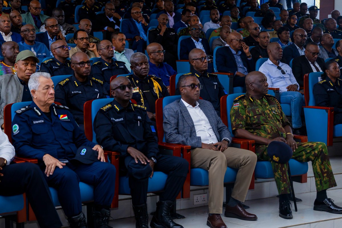 Rwandapolice's tweet photo. Commissioner Hermitte was also received by his counterpart, CG Felix Namuhoranye, for a courtesy meeting and discussions focused on strengthening cooperation between the two police forces through capacity building and the professionalization of both institutions. https://t.co/Qc5u6coZyH