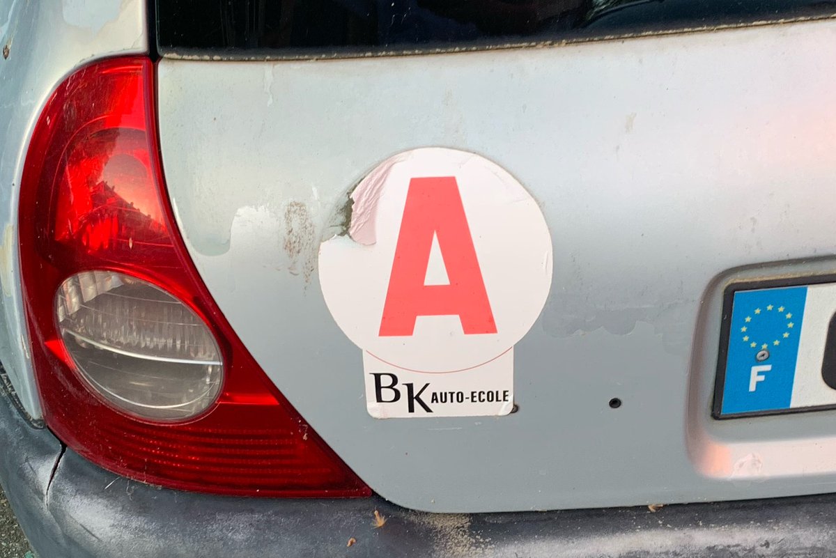 Explosion2000's tweet photo. j'vais péter un cable genre 2026 on peut passer le permis au drive ? https://t.co/MezYqeBolK