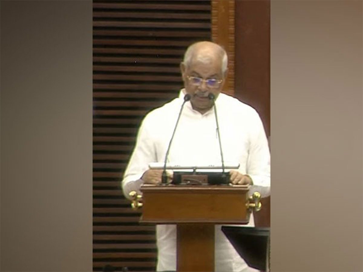 ani_digital's tweet photo. Governor Arlekar addresses 16th Keralam Assembly, outlines UDF welfare push, Indira Guarantees and reforms
Read @ANI Story |
https://t.co/izxzKv2X3j
#KeralamGovernor #Arlekar #KeralamAssembly #UDF #WelfarePush #IndiraGuarantees #reforms https://t.co/TqSRWXYnb4