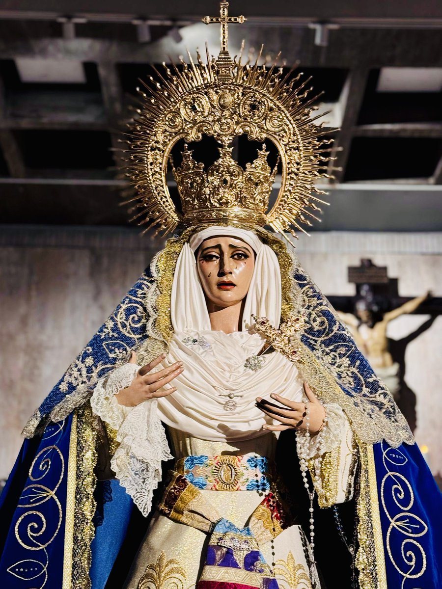 defension's tweet photo. Ofreceremos flores a María Santísima, tal y como recogen nuestros estatutos, al finalizar la misa de hermandad de mañana, sábado a las 19h. Animamos a los padres a que asistan con sus hijos, para así inculcarles el amor a María Santísima desde la niñez. https://t.co/Ap2glHSFoT