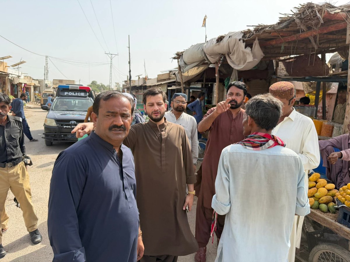 IhsanRasheedjam's tweet photo. May 28, 2026 – New Dumbalo, Badin

On the second day of Eid,
The Spokesperson for the Government of Sindh @wahidhalepoto visited Dumbalo city in UC New Dumbalo, where he reviewed ongoing and proposed development projects aimed at improving public facilities in the area.

During the visit, it was decided to take steps for the implementation of a project to install 130 solar lights in order to modernize and improve the city’s lighting system. These solar lights will be installed on key roads and areas, including Kapri Mori Road, Budhoho Qambrani Road, Dadar Road, Chhato Mori, Azizabad, and from Landhi Stop to Old Dumbalo.

On this occasion, the spokesperson stated that this project will not only improve the lighting system during nighttime but will also enhance civic facilities and bring ease to the daily lives of the public. He further added that the Sindh government will continue its efforts to prioritize public service and the provision of basic facilities.