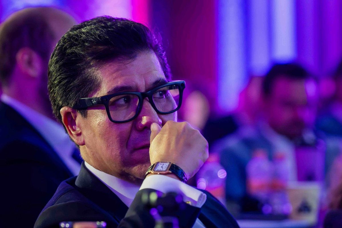 JorgeNikaidoB's tweet photo. Acompañé a @RicardoBSalinas en Legacy 2026, un espacio donde se habla de inversión, visión, empresa y futuro… cosas que hoy parecen incómodas para quienes prefieren un México conformista y dependiente.

Siempre es un gusto escuchar a quienes construyen, generan empleo y siguen apostando por este país a pesar de los ataques, la politiquería y las campañas de odio. Gracias Allux MX.