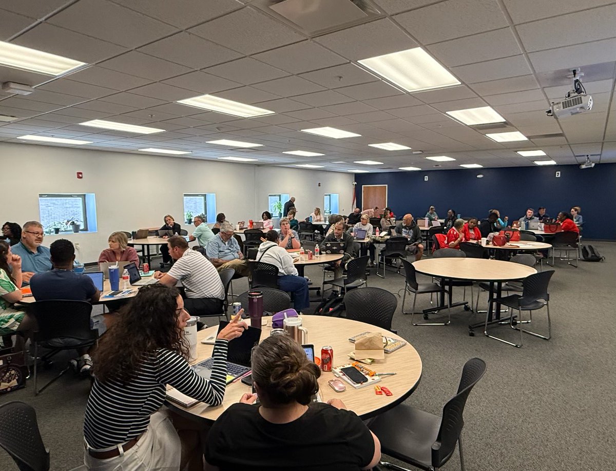 Jess_hannigan's tweet photo. Taking Behavior Solutions and Alternative Discipline to the amazing educators in Springfield, OH! #behaviorsolutions @JohnHannigan75 @SolutionTree https://t.co/Qap28kFw5U