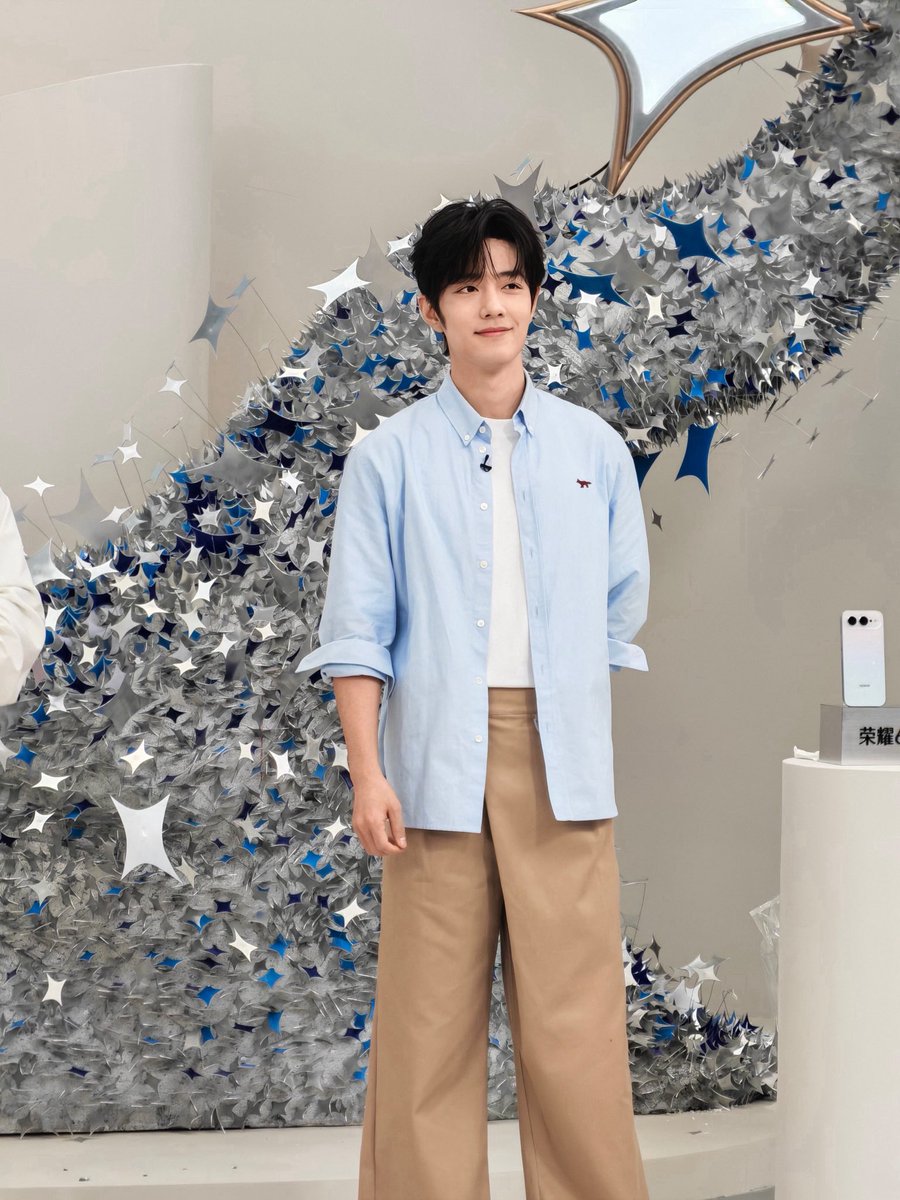 xiaozhansmiles's tweet photo. that’s his good smile https://t.co/sr38dIamWe