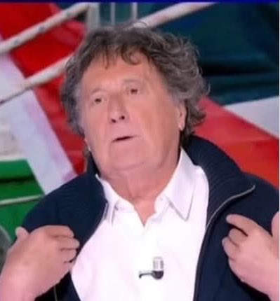 MT_Meli_'s tweet photo. Dire che Enzo Iacchetti è diventato l’ombra di se stesso è tecnicamente sbagliato, perché per essere l’ombra di se stessi occorre aver proiettato luce in passato. Egli, essendo senza talento, non ha mai brillato, e quindi non può sperimentare alcun declino. https://t.co/VTl8H2bL0P
