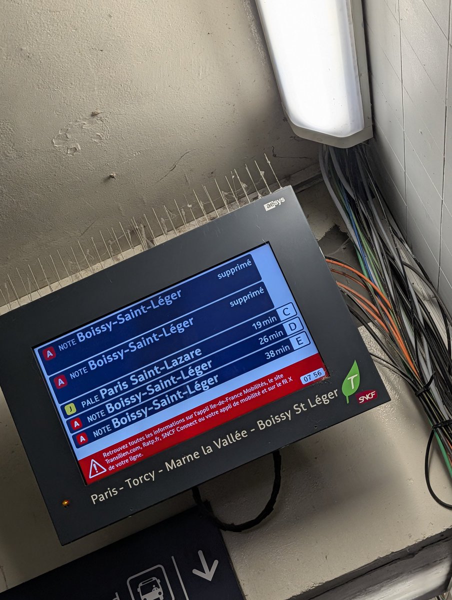 FKubrick's tweet photo. Deux Poissy supprimés à la suite, vous voulez notre mort @RER_A ?
le 130736 dans 10min a PSY va etre blindé 😓 @LIGNEJ_SNCF https://t.co/Q81eVr0IWq