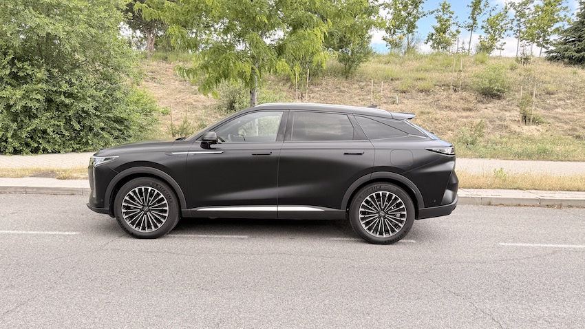 ealbert68's tweet photo. X / Twitter

🚗 Probamos el nuevo #Omoda9 PHEV AWD.

✔️ Más de 500 CV
✔️ Tracción total AWD
✔️ Etiqueta CERO
✔️ Interior tecnológico y enfoque premium
✔️ SUV de 4,77 metros

¿La nueva referencia entre los SUV híbridos enchufables chinos?
🔗 https://t.co/FCT0bZTfES https://t.co/IG5QG49oem
