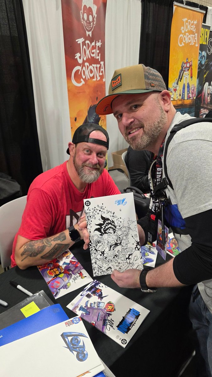dark_rarityhq's tweet photo. Incredible day at Fan Expo! Unreal to see so much artistic talent in one place. No words! The kid inside def broke out! @FANEXPOHQ
#comicbooks #comics #fanexpo https://t.co/0MOX5y3KN9