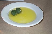 aubschrist's tweet photo. olives in olive oil https://t.co/RtYj8DOUSg