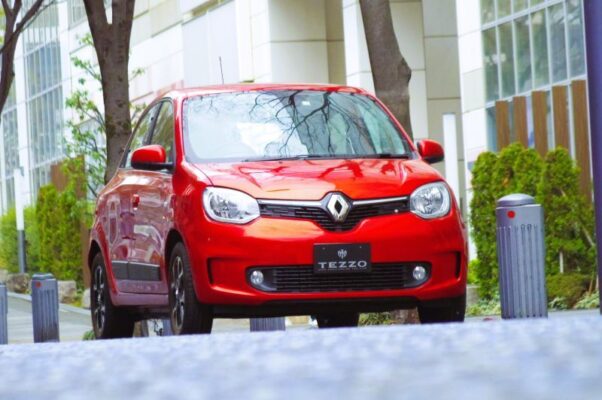 tezzo_base's tweet photo. TEZZOデモカー
ルノートゥインゴ体験会
予約受付中！6月13日（土）開催。TEZZOパーツを装着した
ルノートゥインゴ インテンスを
実際に見て・聞いて・体感いただけます。✔ 車高調
✔ マフラーサウンド
✔ エアクリーナー
✔ DTTTEZZOコンプリート仕様ならではの
走りの楽しさをぜひご体感ください。 https://t.co/yqm7Th0ibj