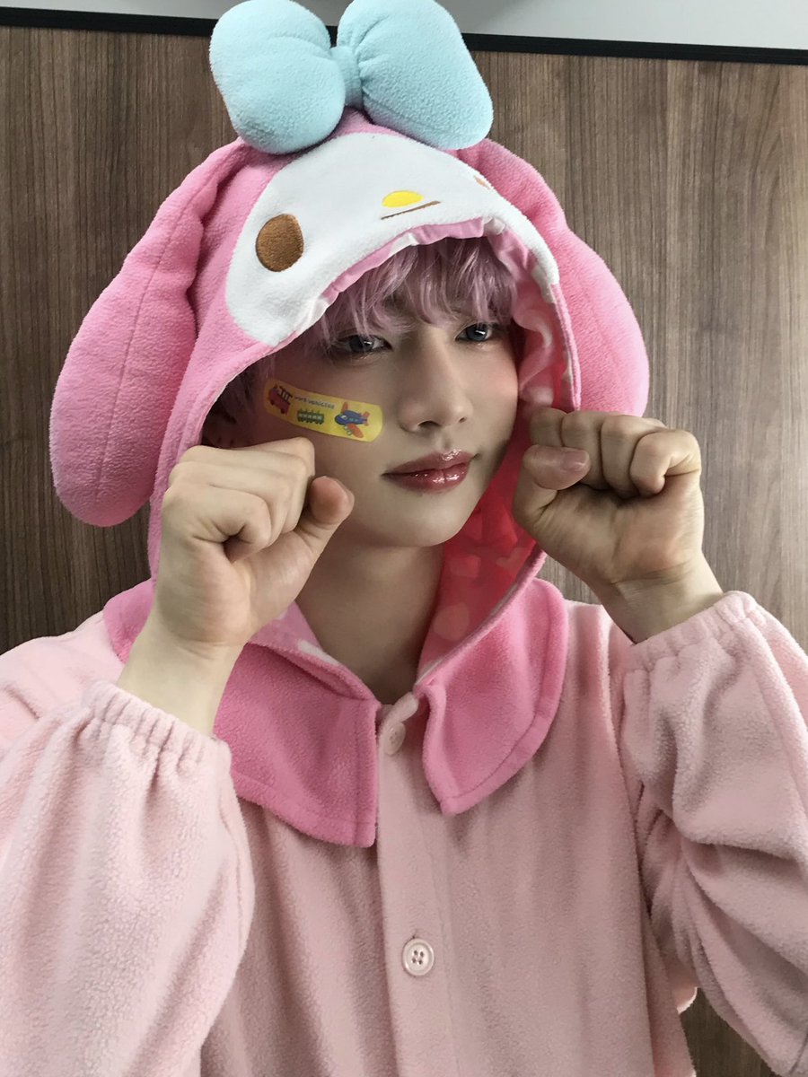 CHASER_ofcl's tweet photo. 난 귀여운척이 아니야 귀엽게 태어난곤뎅🫨

#체이서 #CHASER #チェイサー
#렌  #REN https://t.co/2s4R5504wz