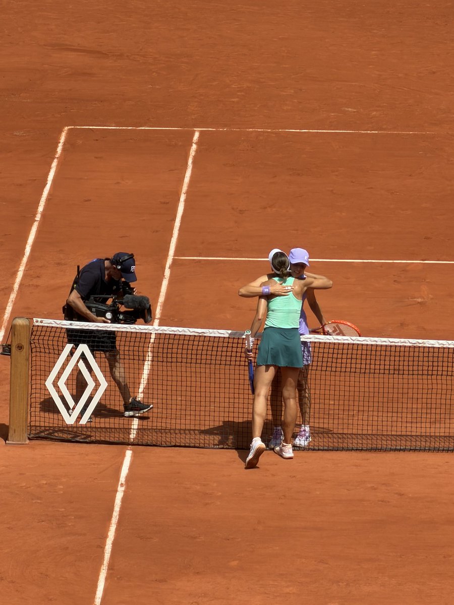 arturgac's tweet photo. Brawo Iga Świątek, brawo Magda Linette🎾To był mecz godny tej fazy turnieju. Co powiecie o poziomie gry Igi? #rolandgarros https://t.co/RzAgNmYCyZ