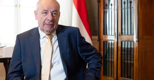 NIFHUNGARY's tweet photo. A Sándor-palota üzenete Magyar Péternek: A köztársasági elnök esküjéhez híven, az Alaptörvénynek megfelelően látja el feladatát
https://t.co/iqhZ7EnlkW
#SandorPalota #SulyokTamas #VelenceiBizottsag #MagyarPeter #Alaptorveny #Belfold #NIF https://t.co/qMXZnMzHZG